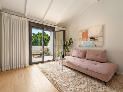 Townhouse Marbellamar - Elegantly Renovated Coastal Home on Marbella’s Golden Mile