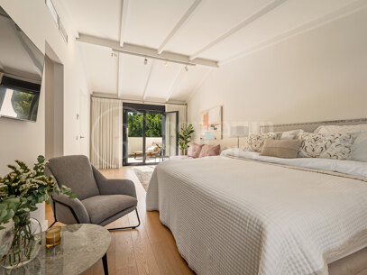 Townhouse Marbellamar - Elegantly Renovated Coastal Home on Marbella’s Golden Mile