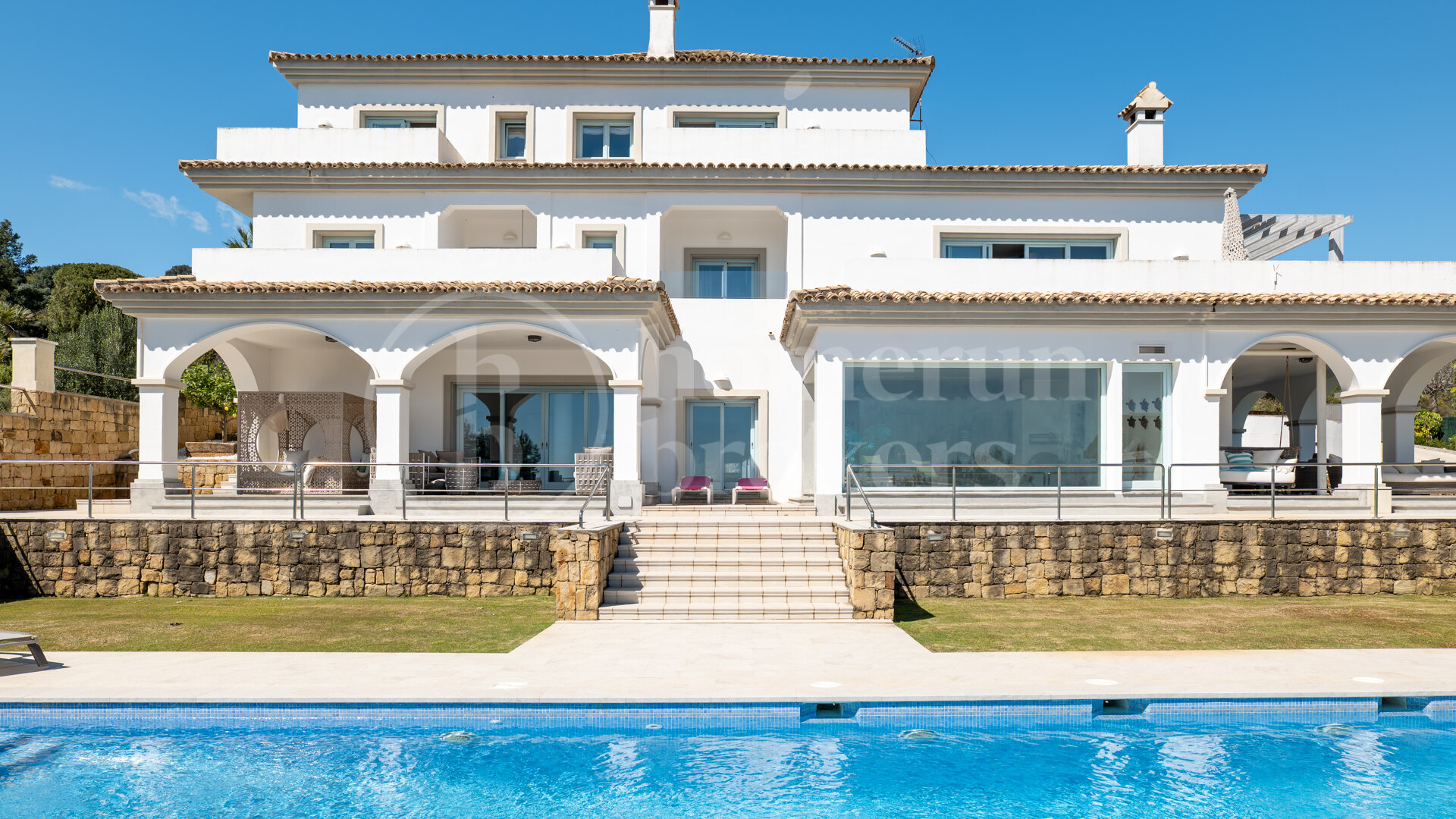Villa Aire - 5-Bedroom Residence with Panoramic Sea Views in Sotogrande
