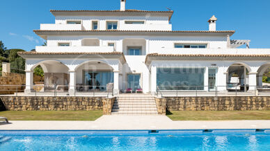 Villa Aire – 5-Sovrumsbostad med Panoramautsikt över Havet i Sotogrande