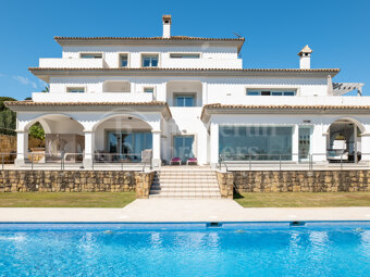 Villa Aire – 5-Sovrumsbostad med Panoramautsikt över Havet i Sotogrande