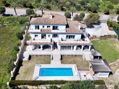 Villa Aire - 5-Bedroom Residence with Panoramic Sea Views in Sotogrande