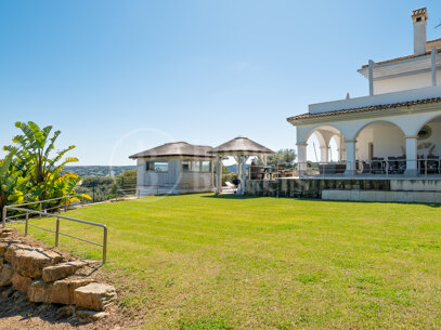 Villa Aire - 5-Bedroom Residence with Panoramic Sea Views in Sotogrande
