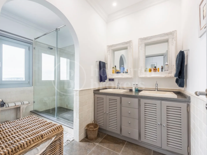 Villa Aire - 5-Bedroom Residence with Panoramic Sea Views in Sotogrande