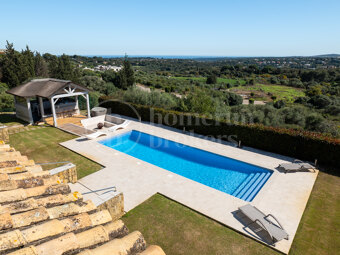 Villa Aire – 5-Sovrumsbostad med Panoramautsikt över Havet i Sotogrande