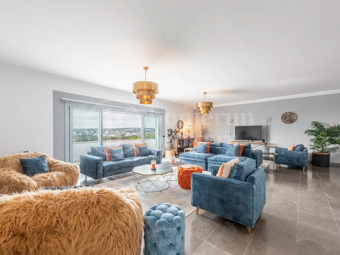 Villa Aire – 5-Sovrumsbostad med Panoramautsikt över Havet i Sotogrande