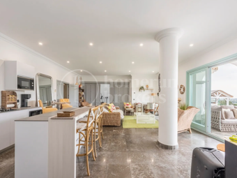 Villa Aire – 5-Sovrumsbostad med Panoramautsikt över Havet i Sotogrande
