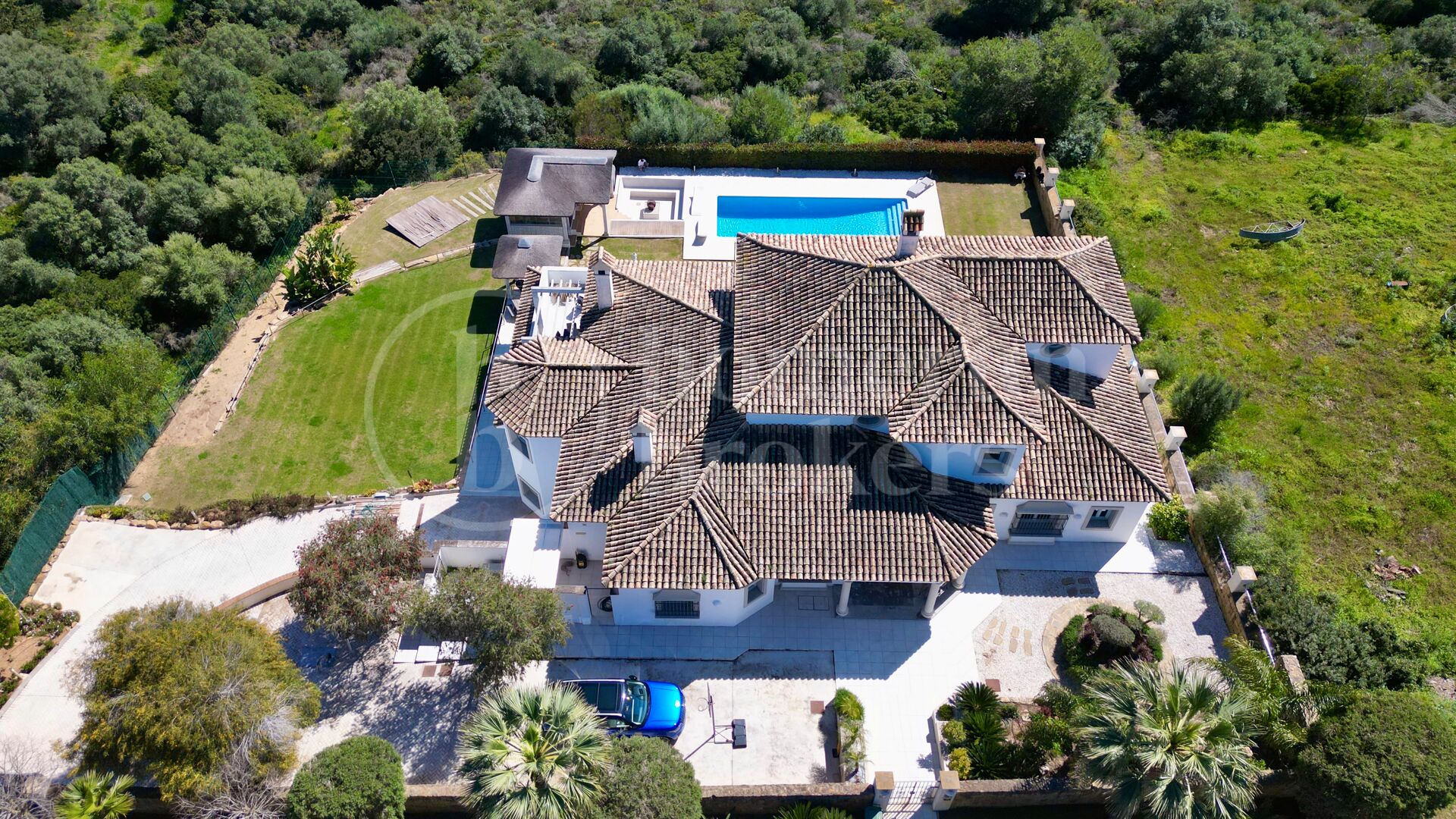 Villa Aire - 5-Bedroom Residence with Panoramic Sea Views in Sotogrande