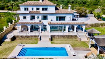 Villa Aire - 5-Bedroom Residence with Panoramic Sea Views in Sotogrande