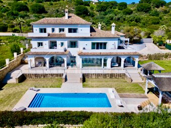 Villa Aire – 5-Sovrumsbostad med Panoramautsikt över Havet i Sotogrande