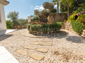 Villa Aire – 5-Sovrumsbostad med Panoramautsikt över Havet i Sotogrande
