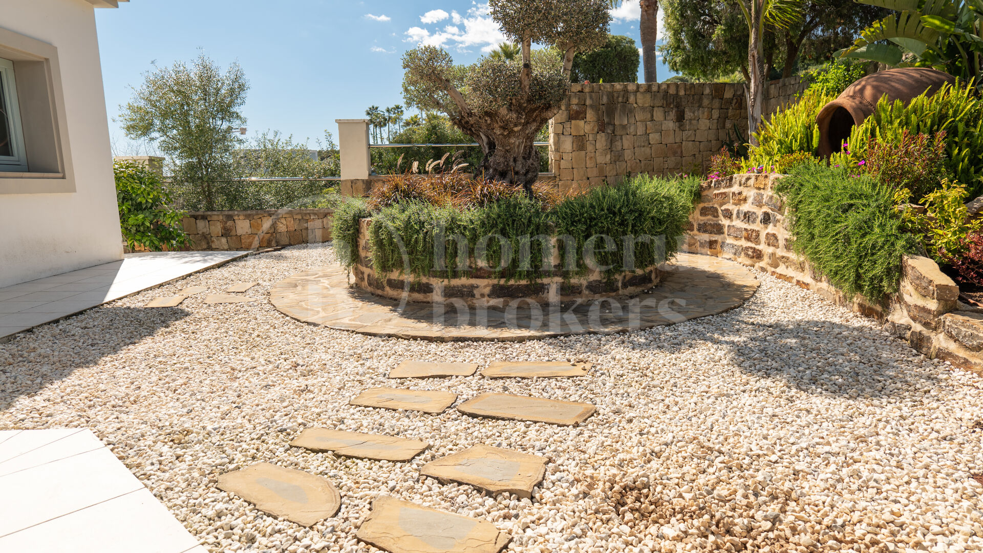 Villa Aire - 5-Bedroom Residence with Panoramic Sea Views in Sotogrande