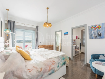 Villa Aire – 5-Sovrumsbostad med Panoramautsikt över Havet i Sotogrande