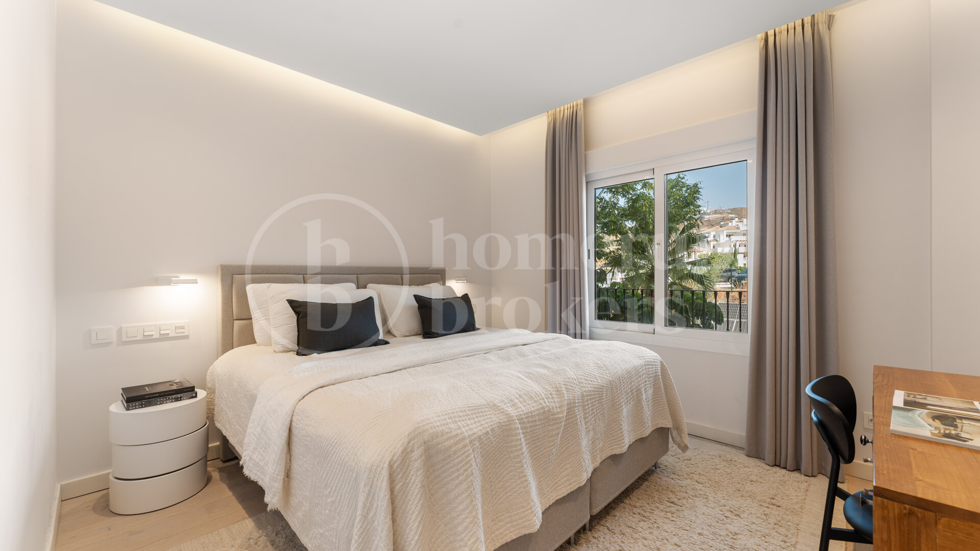 Duplex Solara – Luxury 4-Bedroom Duplex Apartment with Sea Views in Aloha Hill Club
