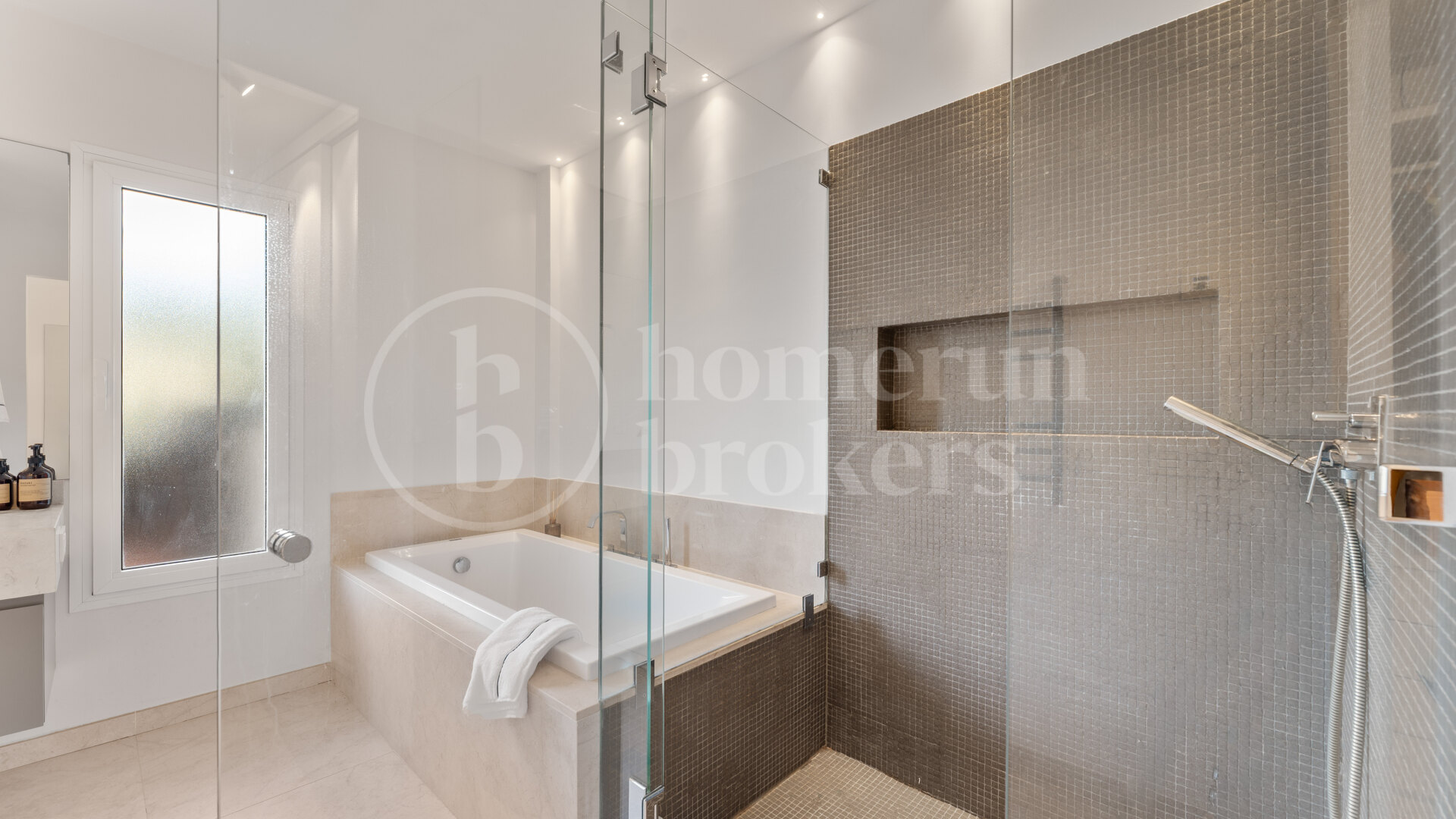 Duplex Solara – Luxury 4-Bedroom Duplex Apartment with Sea Views in Aloha Hill Club
