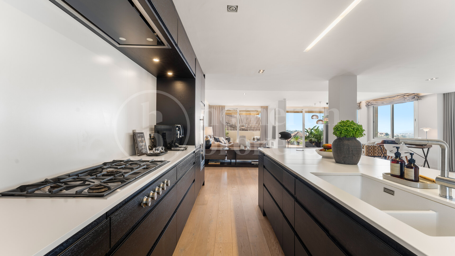 Duplex Solara – Luxury 4-Bedroom Duplex Apartment with Sea Views in Aloha Hill Club