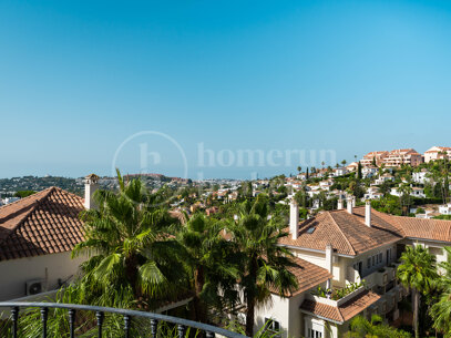 Duplex Solara – Luxury 4-Bedroom Duplex Apartment with Sea Views in Aloha Hill Club
