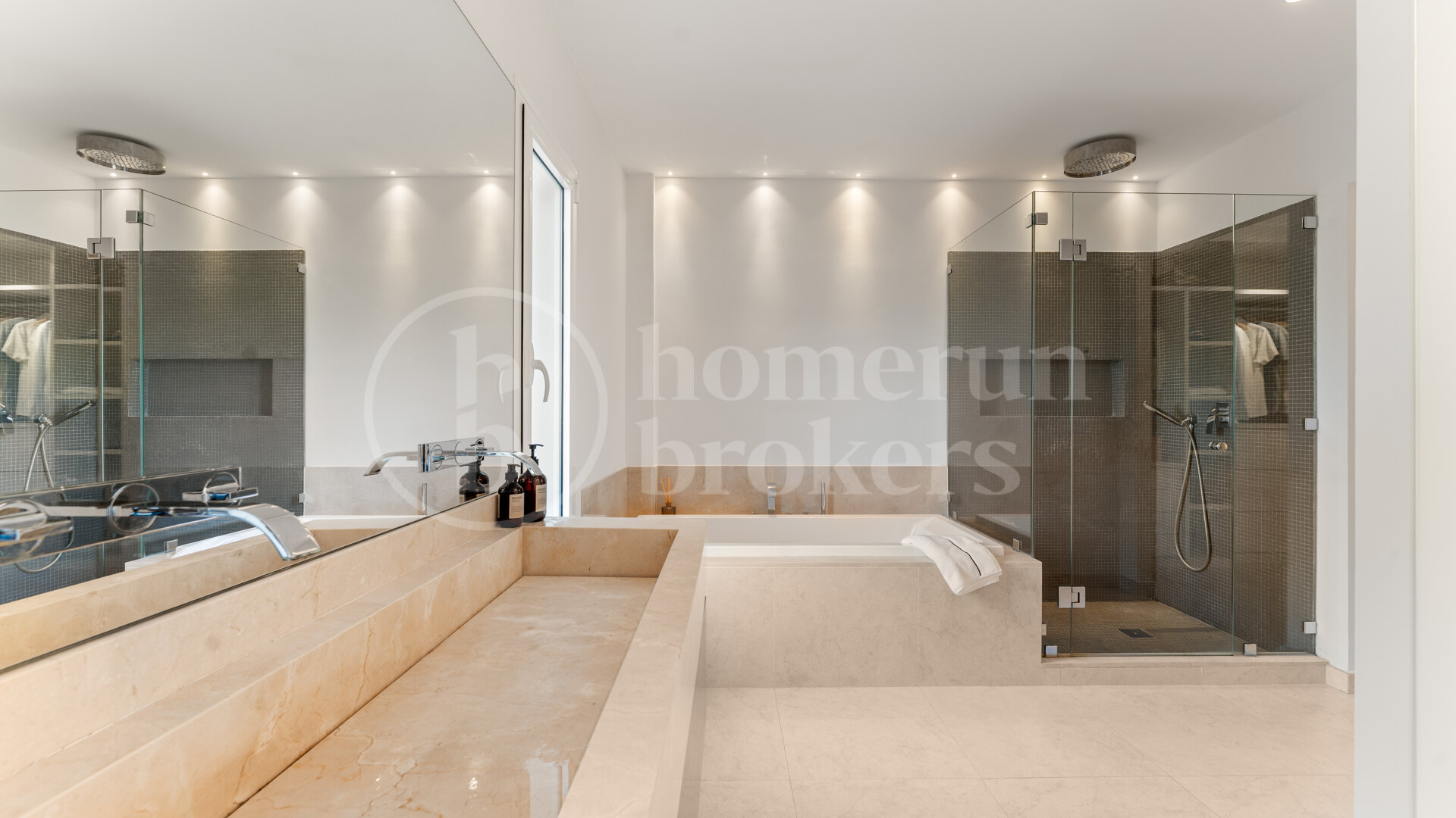 Duplex Solara – Luxury 4-Bedroom Duplex Apartment with Sea Views in Aloha Hill Club