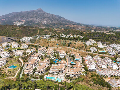 Duplex Solara – Luxury 4-Bedroom Duplex Apartment with Sea Views in Aloha Hill Club