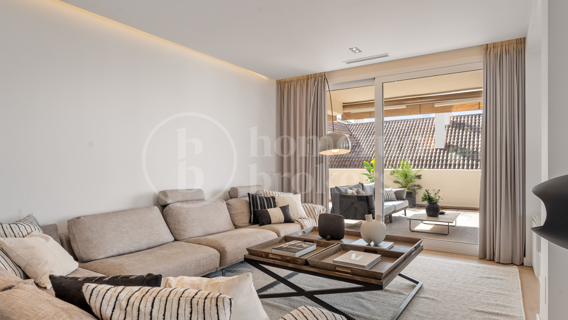 Duplex Solara – Luxury 4-Bedroom Duplex Apartment with Sea Views in Aloha Hill Club