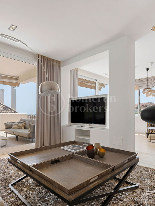 Duplex Solara – Luxury 4-Bedroom Duplex Apartment with Sea Views in Aloha Hill Club