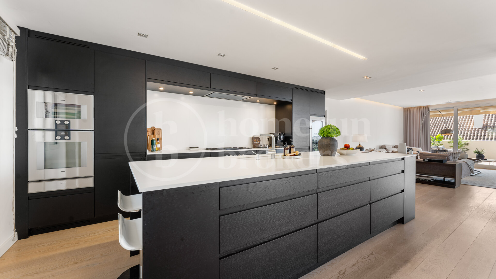 Duplex Solara – Luxury 4-Bedroom Duplex Apartment with Sea Views in Aloha Hill Club