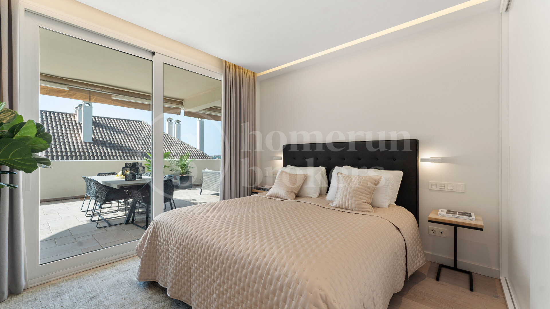 Duplex Solara – Luxury 4-Bedroom Duplex Apartment with Sea Views in Aloha Hill Club