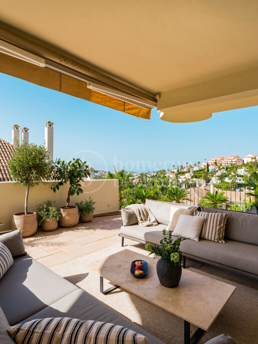 Duplex Solara – Luxury 4-Bedroom Duplex Apartment with Sea Views in Aloha Hill Club