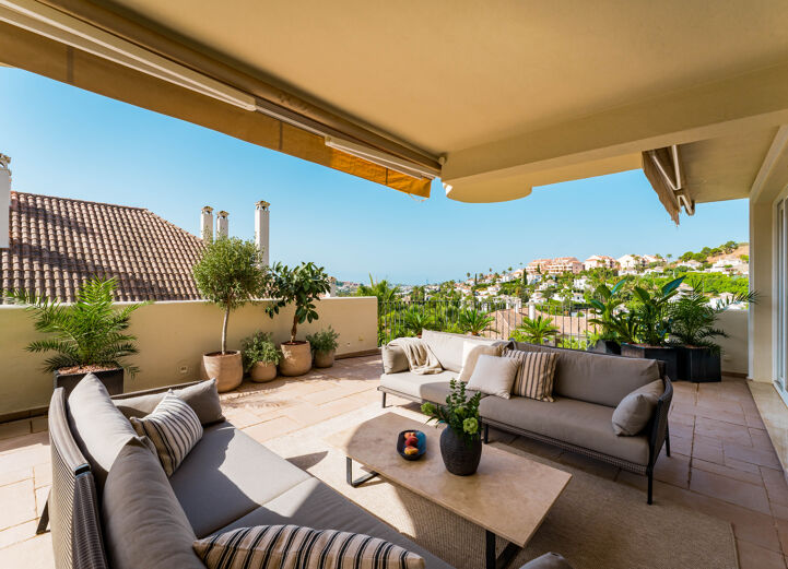 Luxury Appartement For Sale In Aloha Hill Club