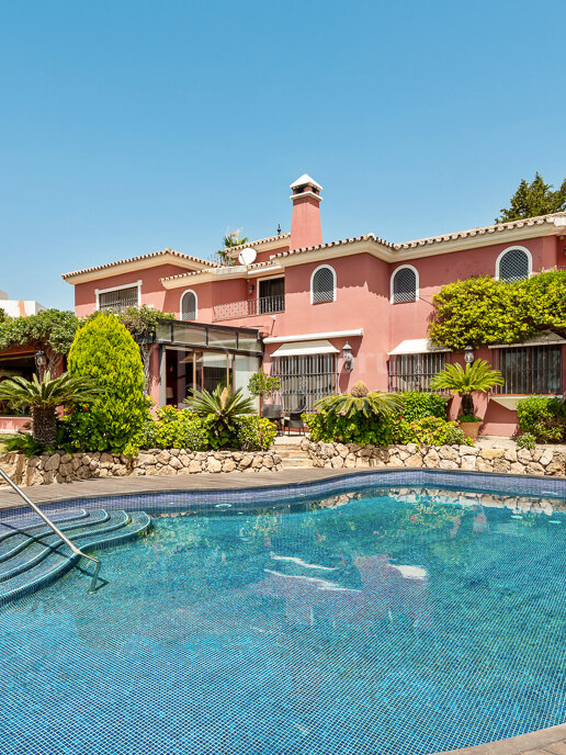 Villa Amaral —Elegant Mediterranean Villa in Nueva Andalucía