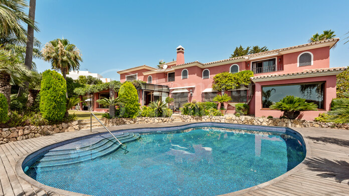 Villa Amaral —Elegant Mediterranean Villa in Nueva Andalucía