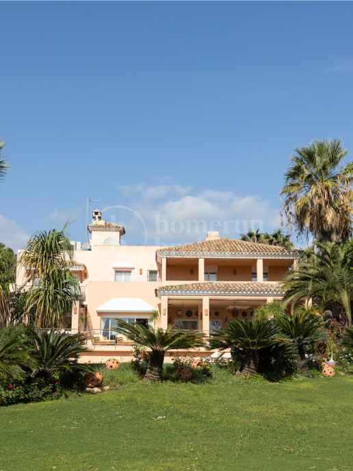 Casa Zahara - Frontline Beach Villa on the New Golden Mile, Estepona