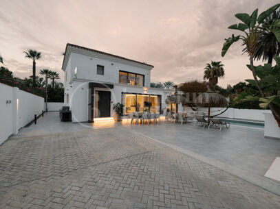Villa Banús Heights - Luxury 4-Bed Investment Villa Near Puerto Banús