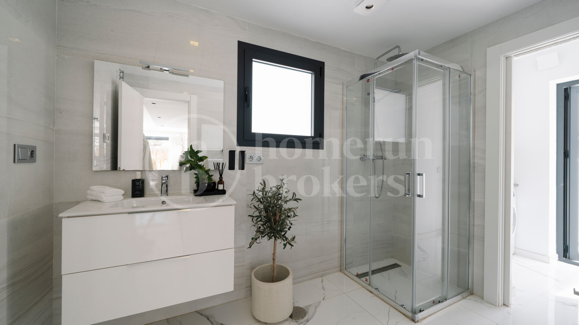 Villa Banús Heights - Luxury 4-Bed Investment Villa Near Puerto Banús