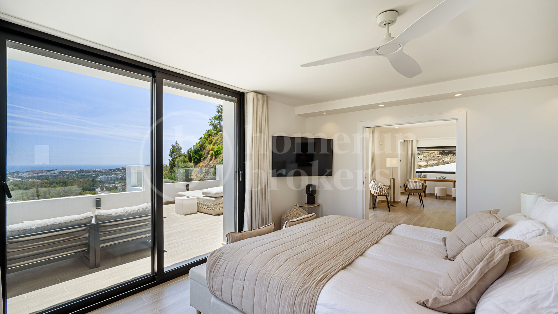 Villa Luma – With Exceptional Sea Views in Las Lomas de Nueva Andalucía