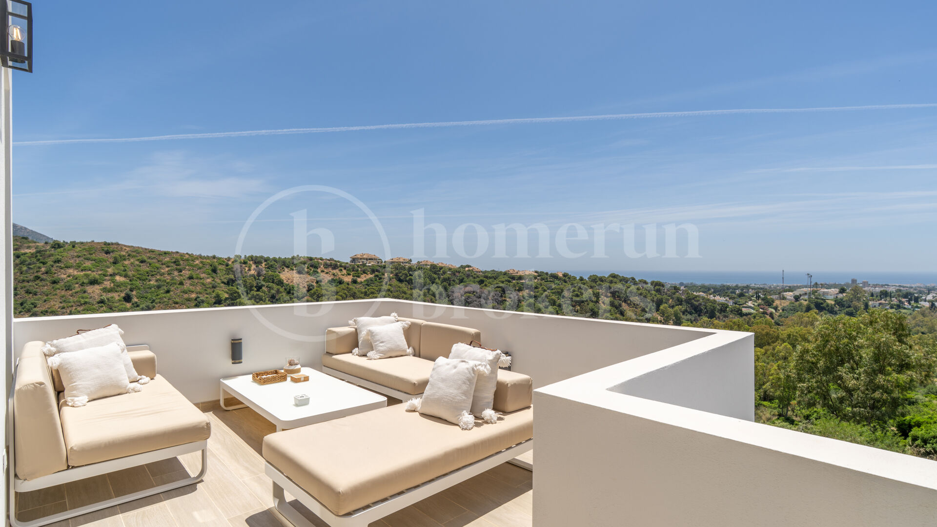 Villa Luma – With Exceptional Sea Views in Las Lomas de Nueva Andalucía