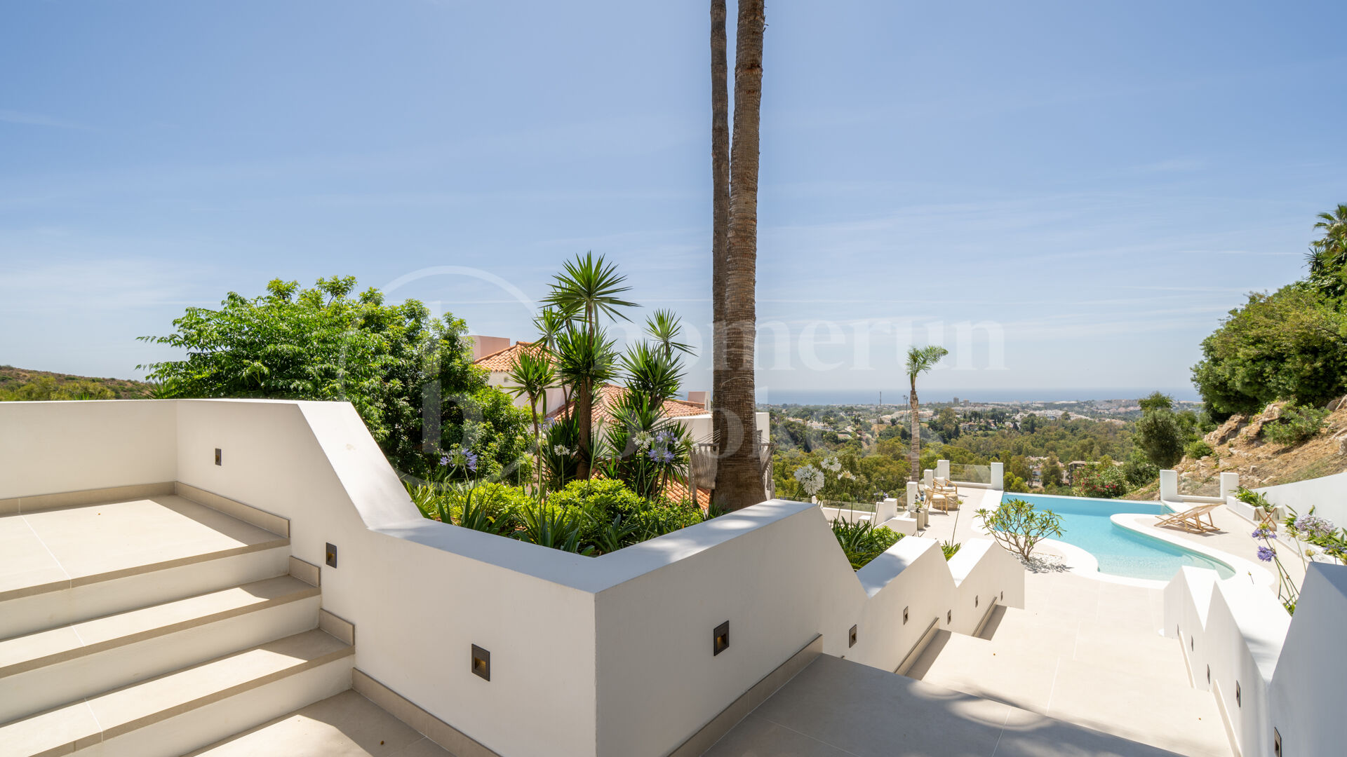 Villa Luma – With Exceptional Sea Views in Las Lomas de Nueva Andalucía