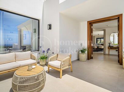Villa Luma – With Exceptional Sea Views in Las Lomas de Nueva Andalucía