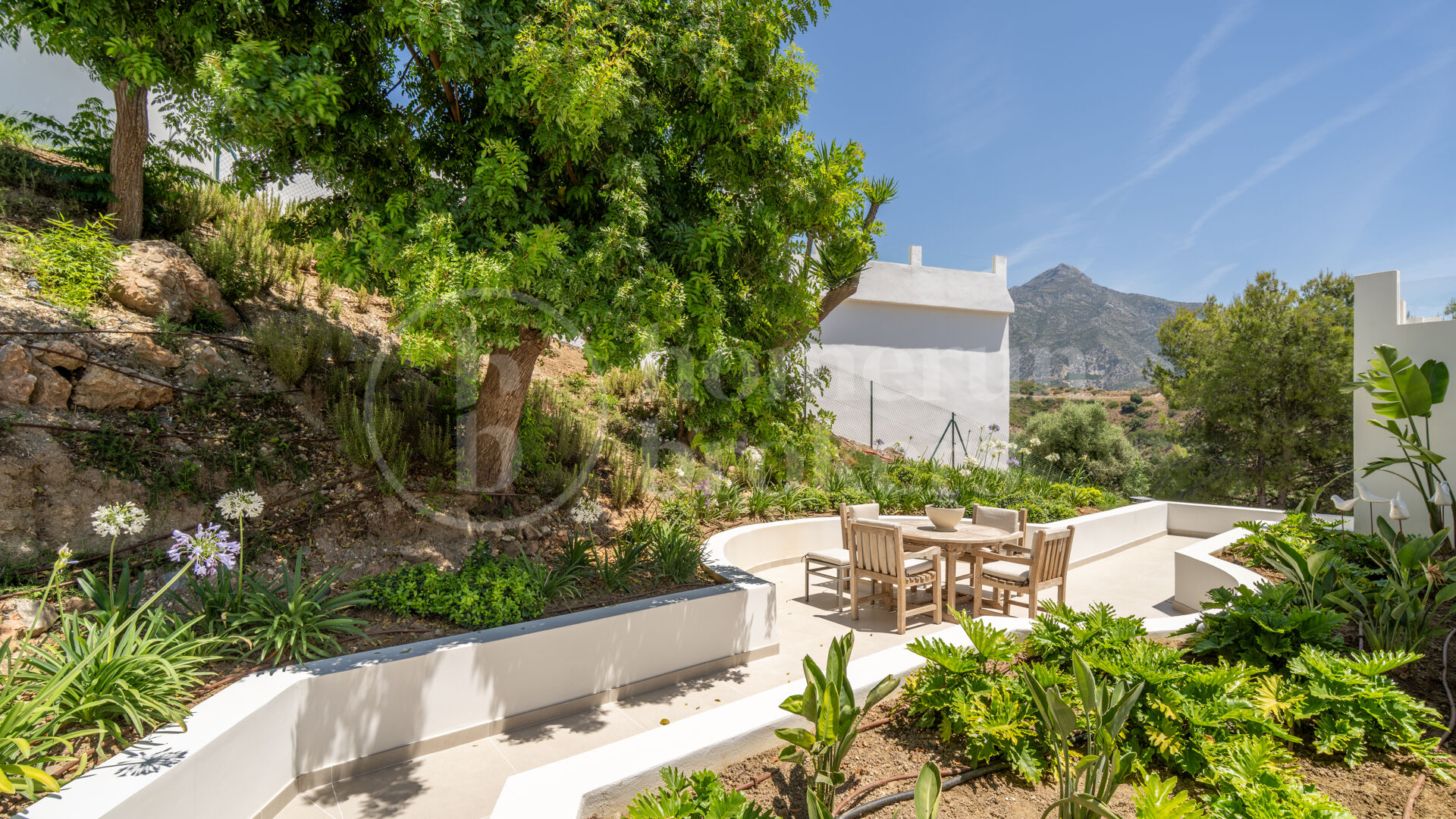 Villa Luma – With Exceptional Sea Views in Las Lomas de Nueva Andalucía