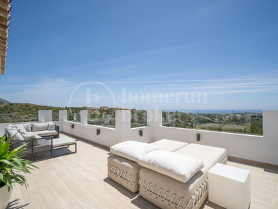 Villa Luma – With Exceptional Sea Views in Las Lomas de Nueva Andalucía