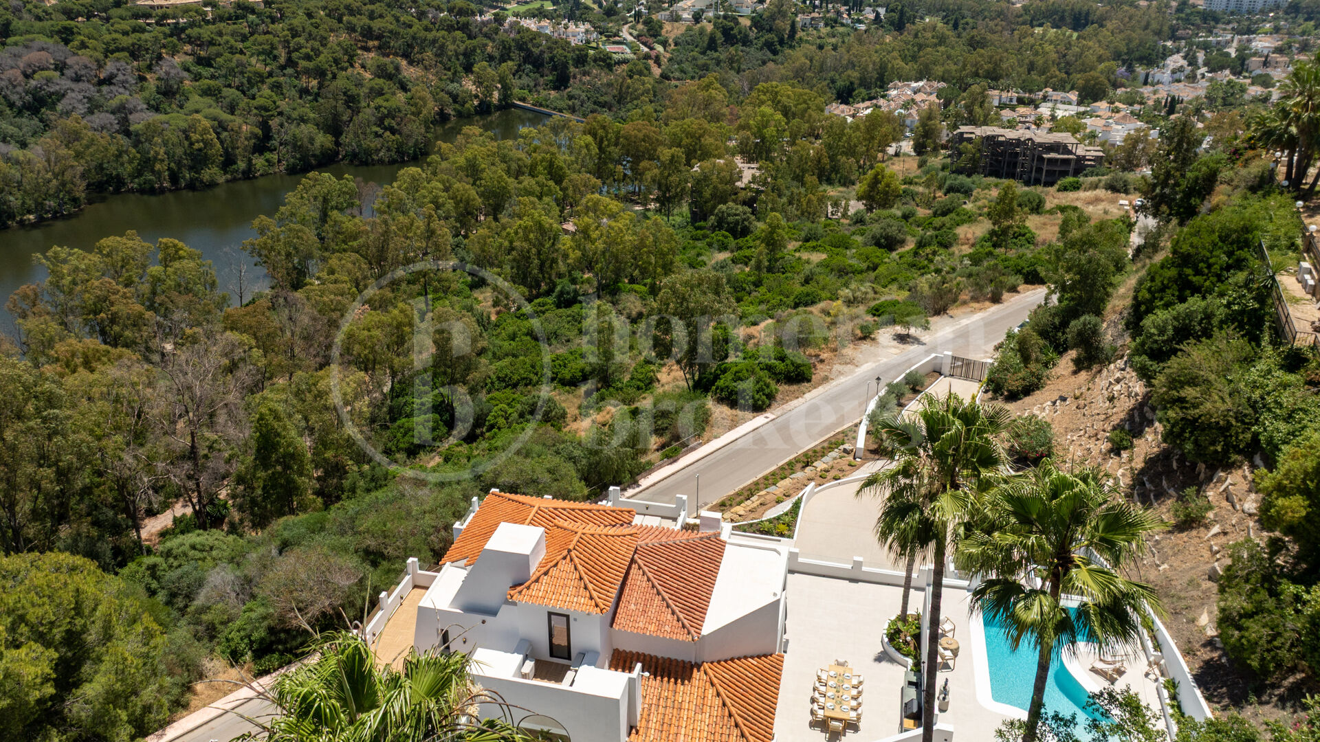 Villa Luma – With Exceptional Sea Views in Las Lomas de Nueva Andalucía