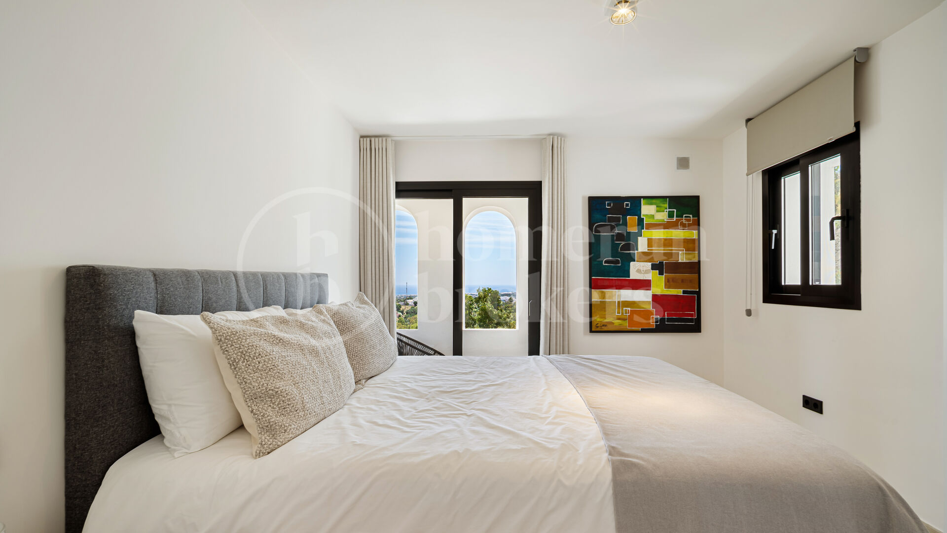 Villa Luma – With Exceptional Sea Views in Las Lomas de Nueva Andalucía