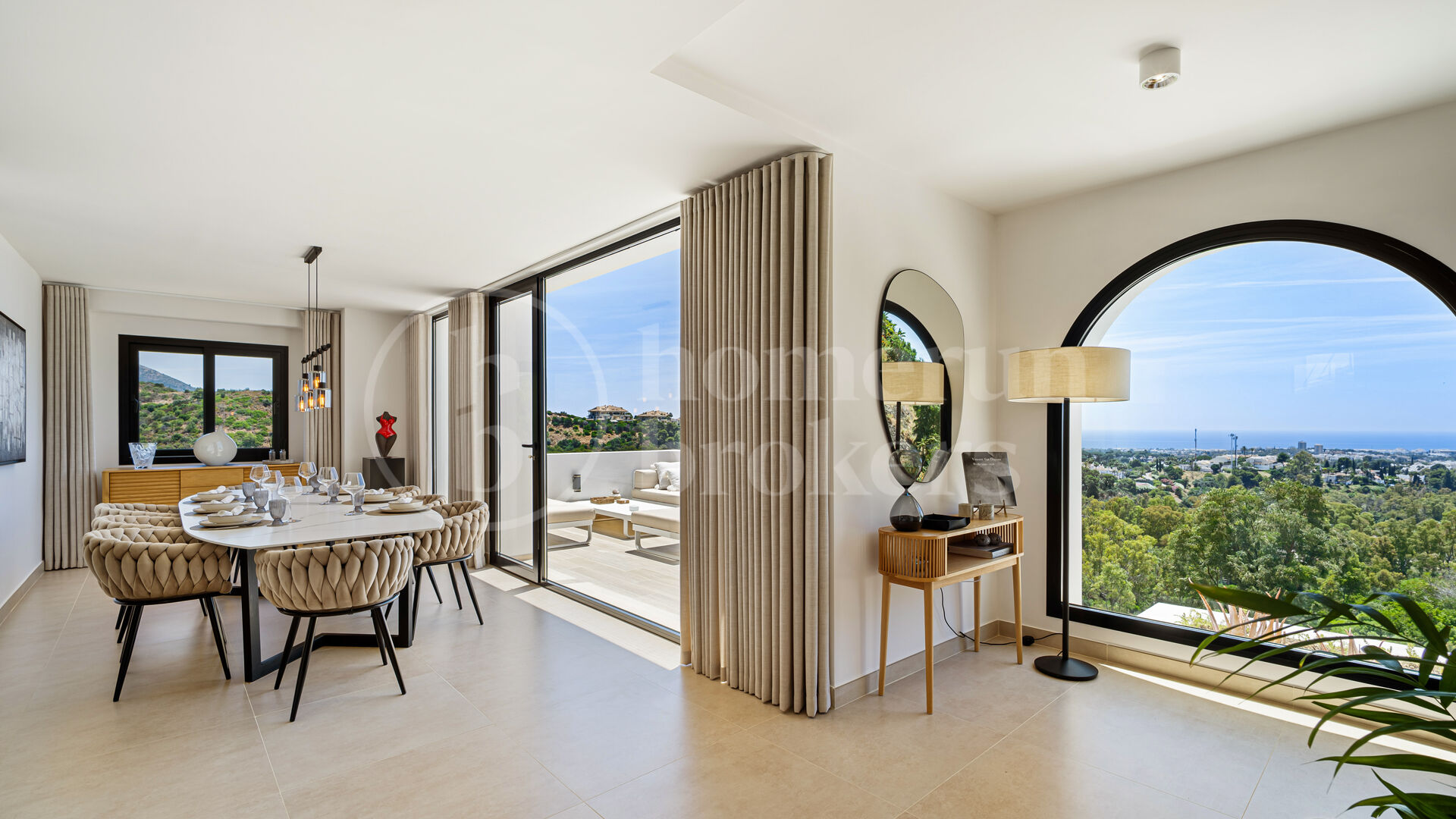 Villa Luma – With Exceptional Sea Views in Las Lomas de Nueva Andalucía