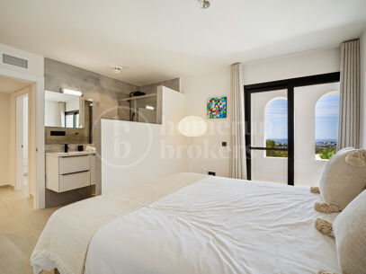 Villa Luma – With Exceptional Sea Views in Las Lomas de Nueva Andalucía