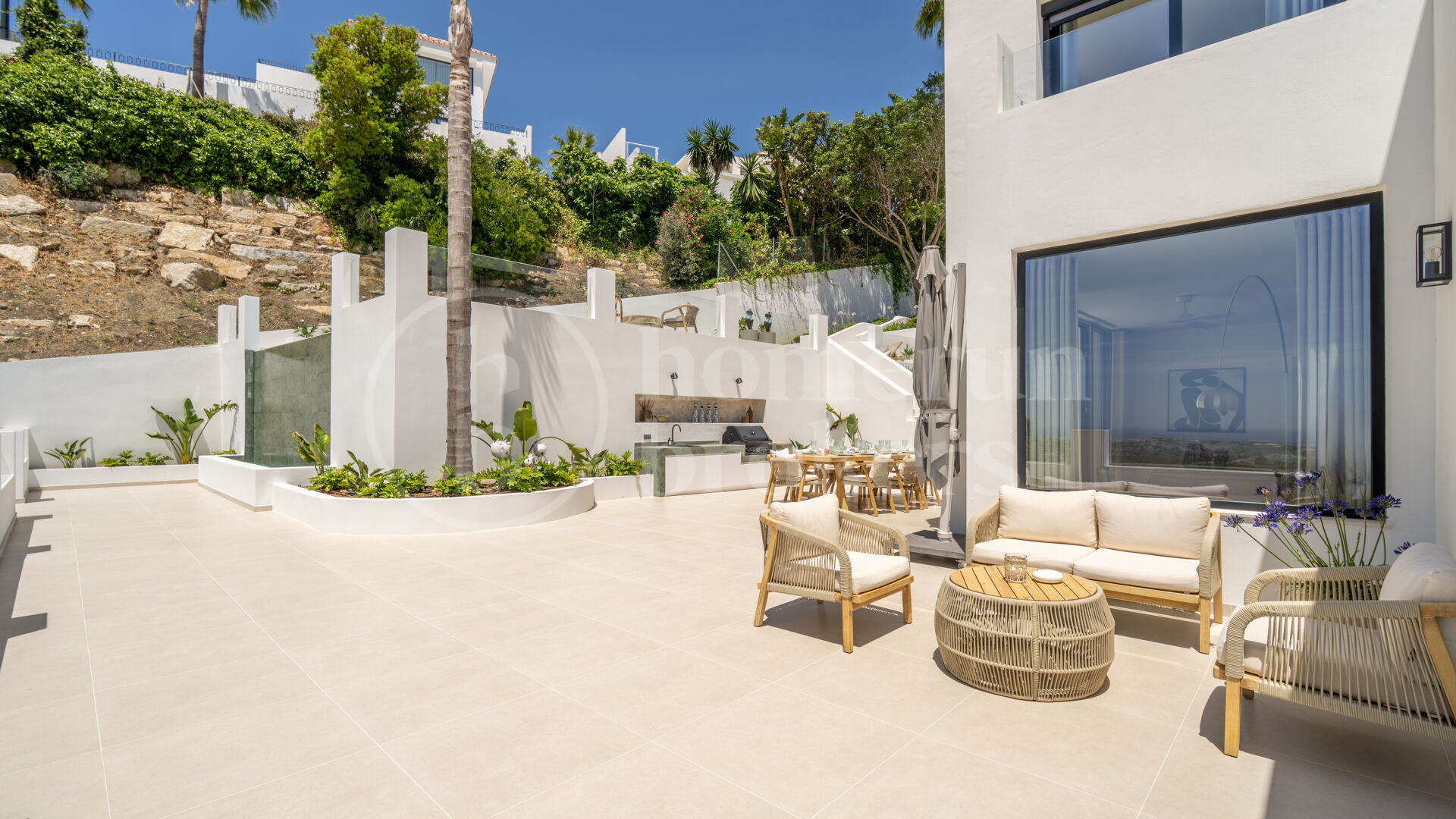 Villa Luma – With Exceptional Sea Views in Las Lomas de Nueva Andalucía
