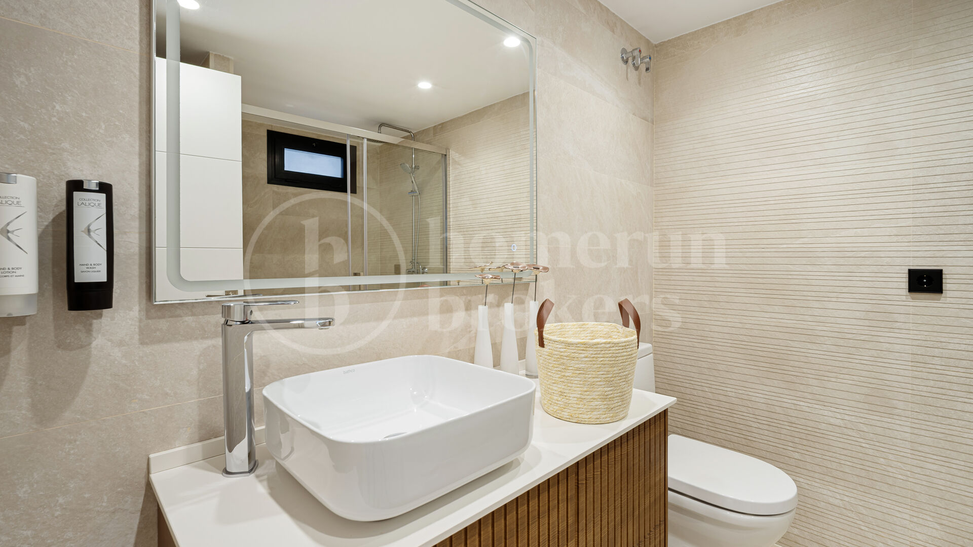 Villa Luma – With Exceptional Sea Views in Las Lomas de Nueva Andalucía