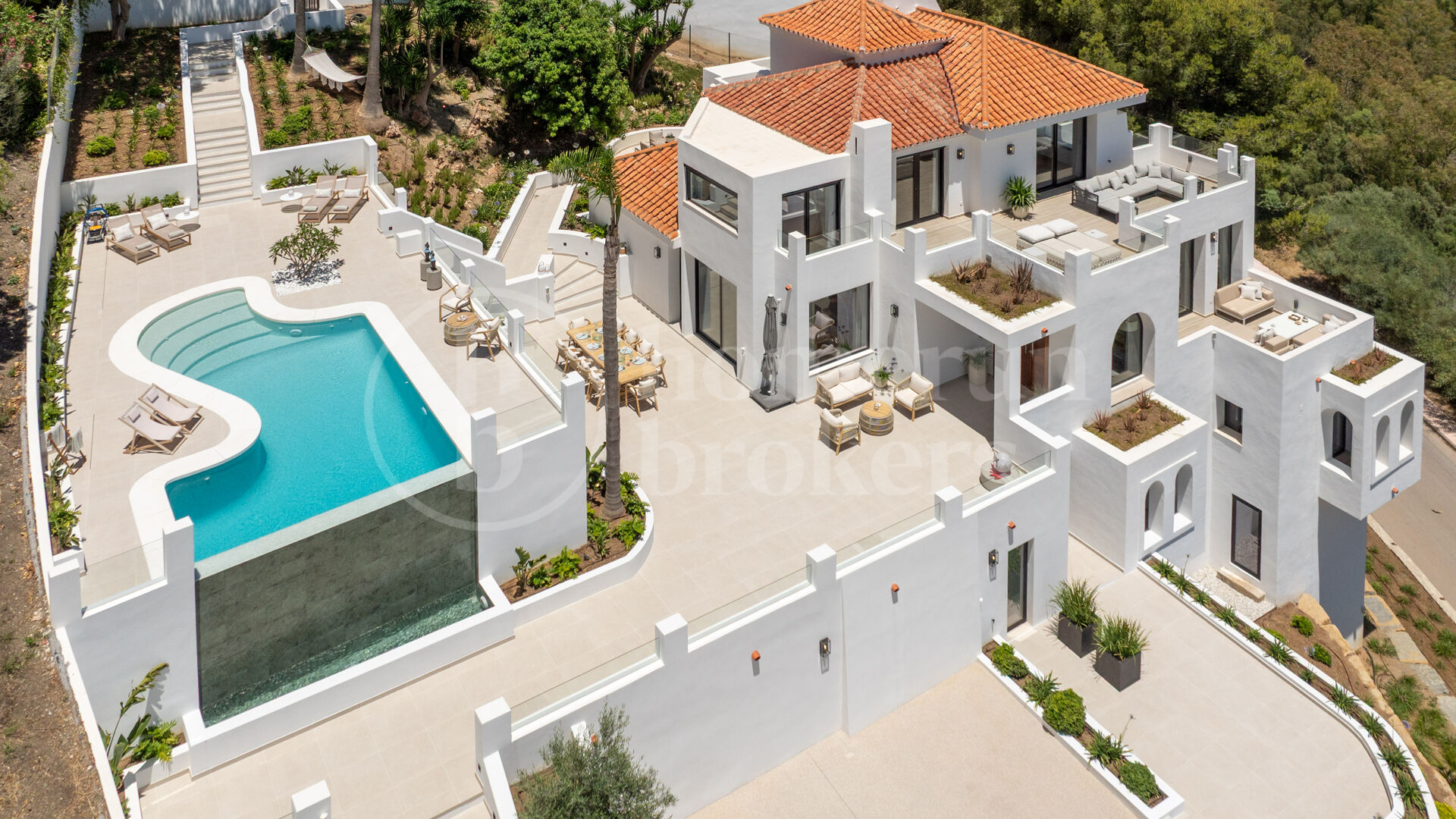 Villa Luma – With Exceptional Sea Views in Las Lomas de Nueva Andalucía