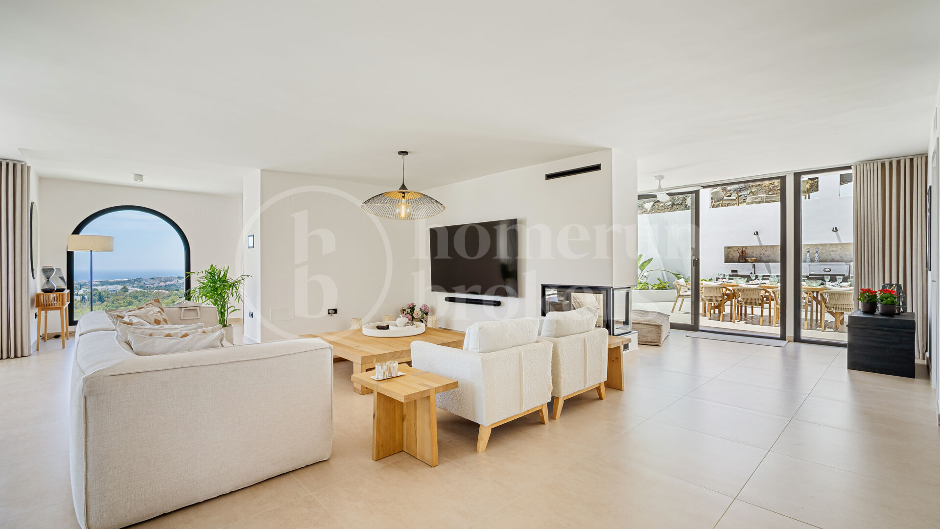 Villa Luma – With Exceptional Sea Views in Las Lomas de Nueva Andalucía
