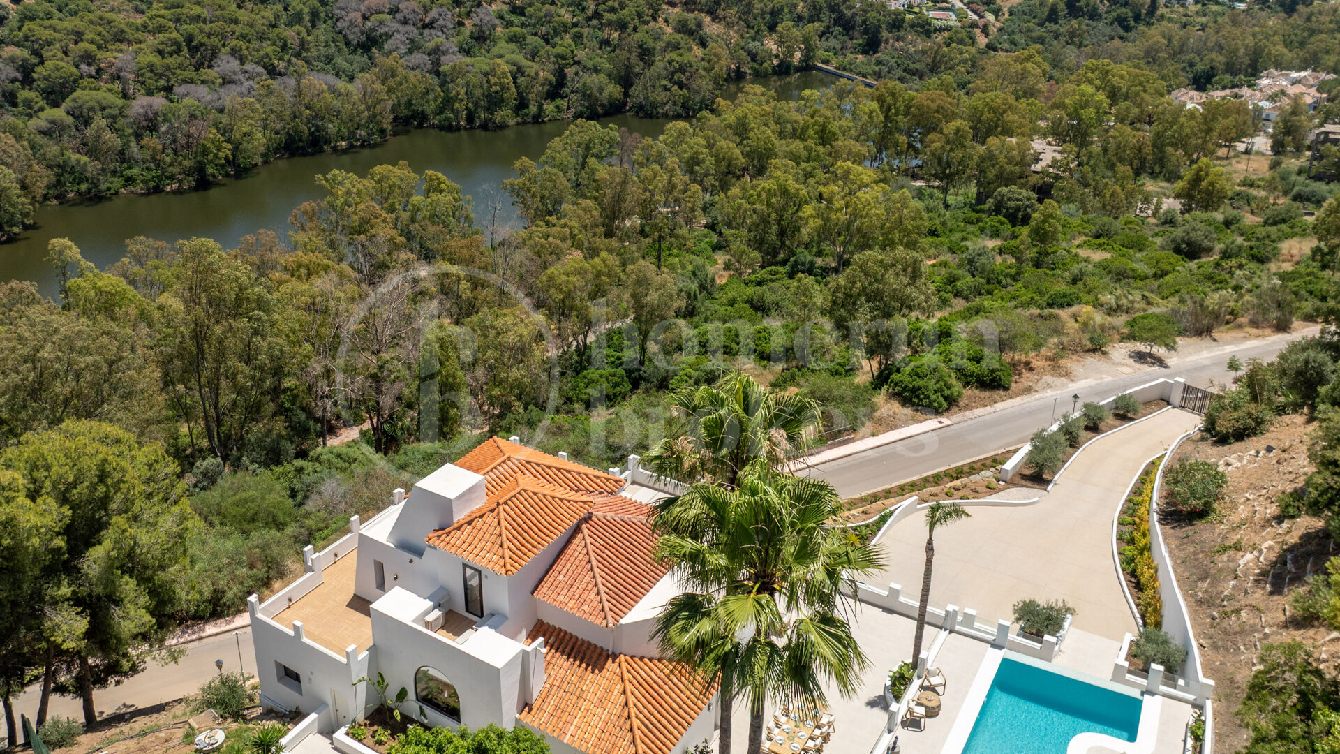 Villa Luma – With Exceptional Sea Views in Las Lomas de Nueva Andalucía