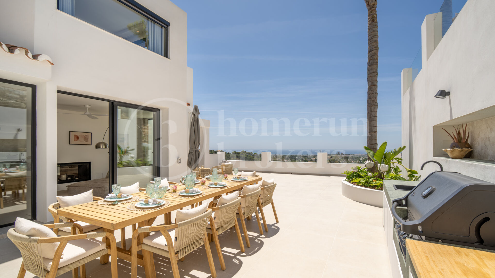 Villa Luma – With Exceptional Sea Views in Las Lomas de Nueva Andalucía